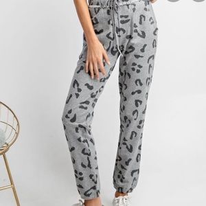 Easel leopard joggers